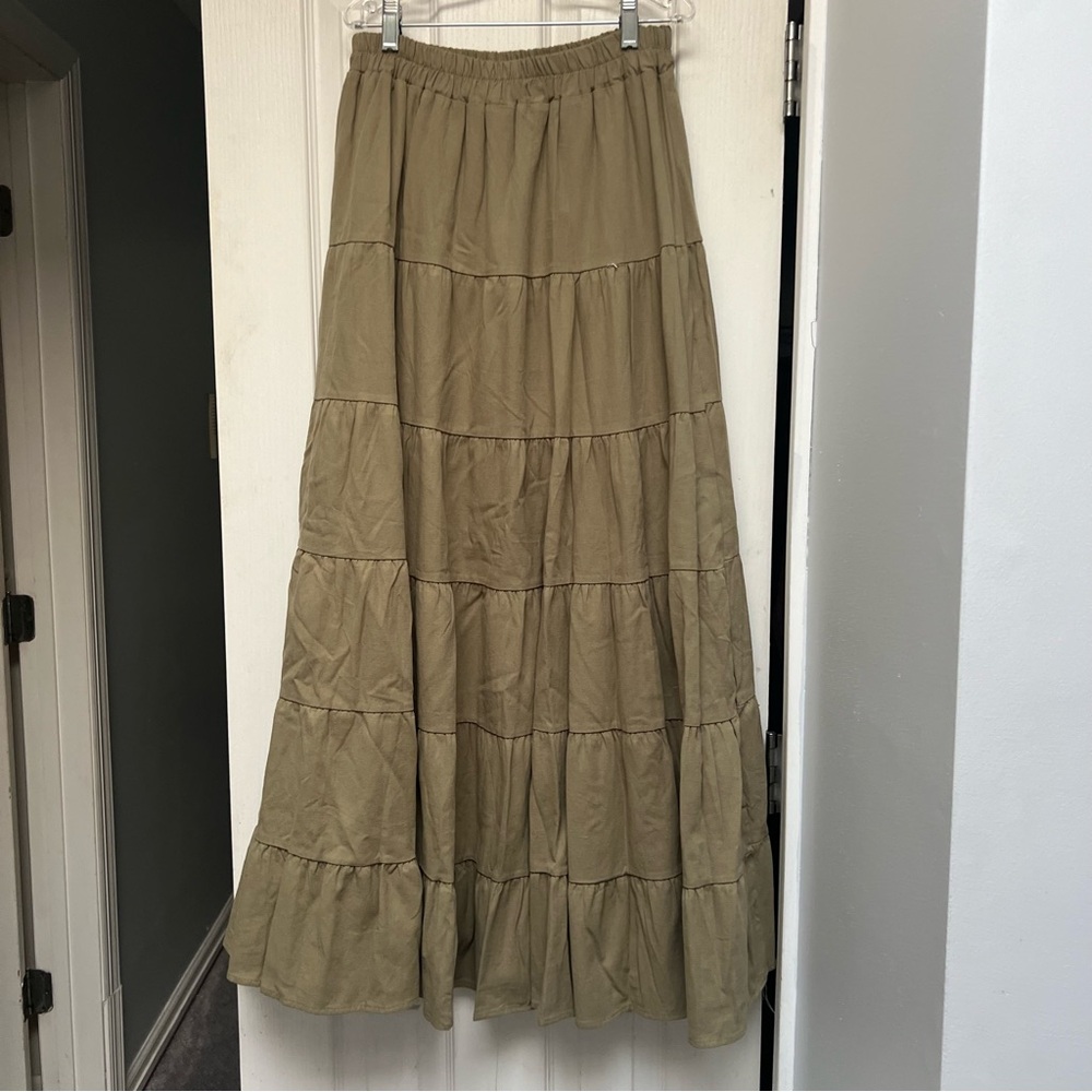 NWT Army Green tiered peasant skirt Elegant Olive Green Maxi Skirt size L/XL